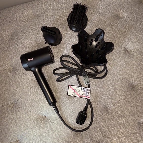 Shark Hair Dryer HyperAir IQ with 3 accessories - like new condition - Picture 1 of 7